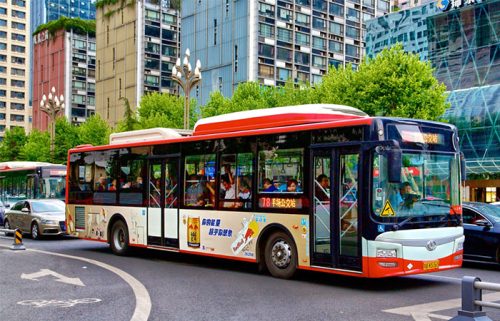 حمل و نقل عمومی در میدان تیان فو دز شهر چنگدو چین